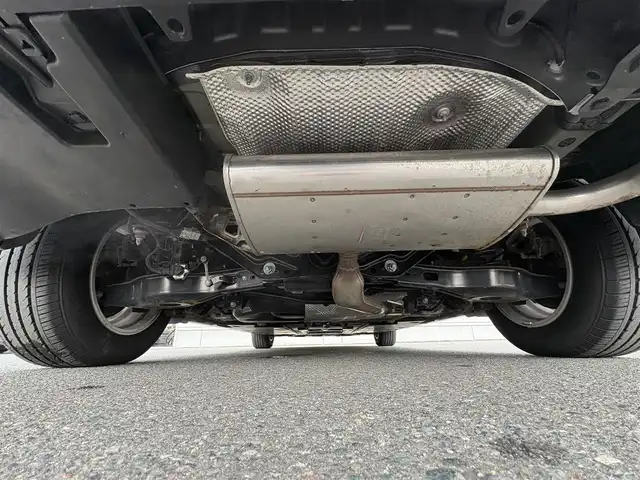 トヨタ プリウス A 岩手県 2017(平29)年 1万km シルバーM 禁煙車/4WD/ミラーヒーター/ヘッドアップディスプレイ/ディーラーオプション9インチナビ/→フルセグTV/Bluetooth/CD/DVD/FM/AM/バックカメラ/ステアリングスイッチ/ブラインドスポットモニター/クルーズコントロール/レーンキープアシスト/前後コーナーセンサー/横滑り防止装置/パーキングアシスト/オートライト/オートハイビーム/LEDヘッドライト/LEDフォグライト/〇プッシュスタート/〇電動格納ミラー/〇ウィンカーミラー/〇シガーソケット/〇ドアバイザー/〇フロアマット/〇スマートキー/スペアキー/前ドライブレコーダー/ビルトインETC