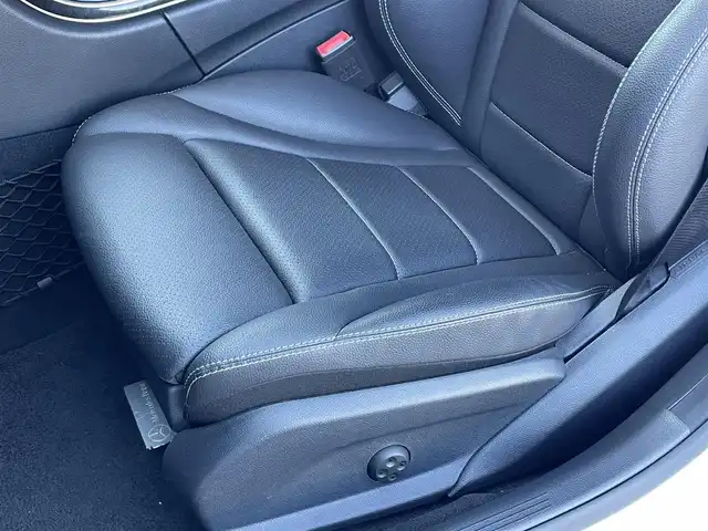 メルセデス・ベンツ Ｃ２２０ｄ アバンギャルド　AMGライン 埼玉県 2019(平31)年 4.6万km ポーラホワイト 登録時45820km/純正メーカーHDDナビ/　AM/FM/Bluetooth/フルセグ/USB/SDMSV/バックカメラ/レーダークルーズコントロール/レーンキープアシスト/黒合皮シート/シートヒーター/パワーシート/メモリーシート/LEDオートライト/パドルシフト/ステアリングスイッチ/純正18インチアルミホイール/コーナーセンサー/ブラインドスポットモニター