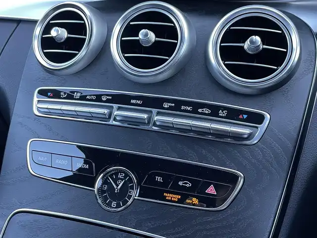 メルセデス・ベンツ Ｃ２２０ｄ アバンギャルド　AMGライン 埼玉県 2019(平31)年 4.6万km ポーラホワイト 登録時45820km/純正メーカーHDDナビ/　AM/FM/Bluetooth/フルセグ/USB/SDMSV/バックカメラ/レーダークルーズコントロール/レーンキープアシスト/黒合皮シート/シートヒーター/パワーシート/メモリーシート/LEDオートライト/パドルシフト/ステアリングスイッチ/純正18インチアルミホイール/コーナーセンサー/ブラインドスポットモニター