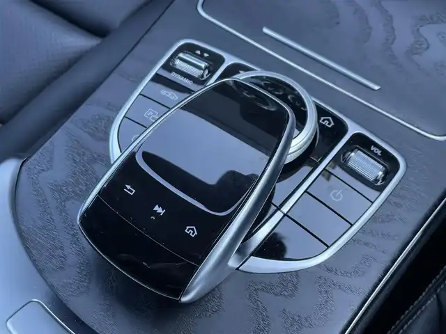 メルセデス・ベンツ Ｃ２２０ｄ アバンギャルド　AMGライン 埼玉県 2019(平31)年 4.6万km ポーラホワイト 登録時45820km/純正メーカーHDDナビ/　AM/FM/Bluetooth/フルセグ/USB/SDMSV/バックカメラ/レーダークルーズコントロール/レーンキープアシスト/黒合皮シート/シートヒーター/パワーシート/メモリーシート/LEDオートライト/パドルシフト/ステアリングスイッチ/純正18インチアルミホイール/コーナーセンサー/ブラインドスポットモニター