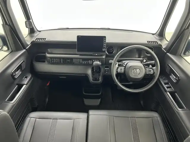 ホンダ Ｎ ＢＯＸ カスタム ターボ コーディネートS 熊本県 2024(令6)年 0.6万km パールⅡ 禁煙車　/純正9インチナビ（ＣＤ・ＤＶＤ・フルセグ・ＢＴ・ＳＤ・ＡｐｐｌＣａｒＰｌａｙ・ＡｎｄｒｏｉｄＡｕｔｏ・USB）/バックカメラ　/社外前方ドライブレコーダー　/ビルトインＥＴＣ　/両側パワースライドドア　/前席シートヒーター/衝突軽減ブレーキ/レーンキープアシスト/踏み間違い衝突軽減システム/車線逸脱警報/横滑り防止/アイドリングストップ/前後クリアランスソナー/ハーフレザーシート/ブレーキホールド/純正フロアマット/純正１５インチAW/オートライト/LEDヘッドライト/スマートキー/プッシュスタート/スペアキー1本