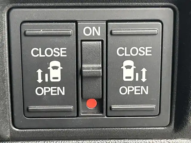 ホンダ Ｎ ＢＯＸ カスタム ターボ コーディネートS 熊本県 2024(令6)年 0.6万km パールⅡ 禁煙車　/純正9インチナビ（ＣＤ・ＤＶＤ・フルセグ・ＢＴ・ＳＤ・ＡｐｐｌＣａｒＰｌａｙ・ＡｎｄｒｏｉｄＡｕｔｏ・USB）/バックカメラ　/社外前方ドライブレコーダー　/ビルトインＥＴＣ　/両側パワースライドドア　/前席シートヒーター/衝突軽減ブレーキ/レーンキープアシスト/踏み間違い衝突軽減システム/車線逸脱警報/横滑り防止/アイドリングストップ/前後クリアランスソナー/ハーフレザーシート/ブレーキホールド/純正フロアマット/純正１５インチAW/オートライト/LEDヘッドライト/スマートキー/プッシュスタート/スペアキー1本