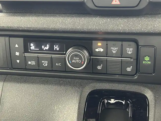 ホンダ Ｎ ＢＯＸ カスタム ターボ コーディネートS 熊本県 2024(令6)年 0.6万km パールⅡ 禁煙車　/純正9インチナビ（ＣＤ・ＤＶＤ・フルセグ・ＢＴ・ＳＤ・ＡｐｐｌＣａｒＰｌａｙ・ＡｎｄｒｏｉｄＡｕｔｏ・USB）/バックカメラ　/社外前方ドライブレコーダー　/ビルトインＥＴＣ　/両側パワースライドドア　/前席シートヒーター/衝突軽減ブレーキ/レーンキープアシスト/踏み間違い衝突軽減システム/車線逸脱警報/横滑り防止/アイドリングストップ/前後クリアランスソナー/ハーフレザーシート/ブレーキホールド/純正フロアマット/純正１５インチAW/オートライト/LEDヘッドライト/スマートキー/プッシュスタート/スペアキー1本