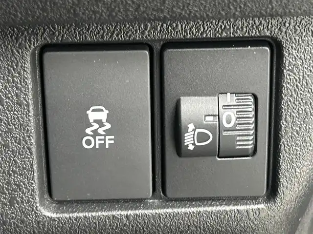 ホンダ Ｎ ＢＯＸ カスタム ターボ コーディネートS 熊本県 2024(令6)年 0.6万km パールⅡ 禁煙車　/純正9インチナビ（ＣＤ・ＤＶＤ・フルセグ・ＢＴ・ＳＤ・ＡｐｐｌＣａｒＰｌａｙ・ＡｎｄｒｏｉｄＡｕｔｏ・USB）/バックカメラ　/社外前方ドライブレコーダー　/ビルトインＥＴＣ　/両側パワースライドドア　/前席シートヒーター/衝突軽減ブレーキ/レーンキープアシスト/踏み間違い衝突軽減システム/車線逸脱警報/横滑り防止/アイドリングストップ/前後クリアランスソナー/ハーフレザーシート/ブレーキホールド/純正フロアマット/純正１５インチAW/オートライト/LEDヘッドライト/スマートキー/プッシュスタート/スペアキー1本