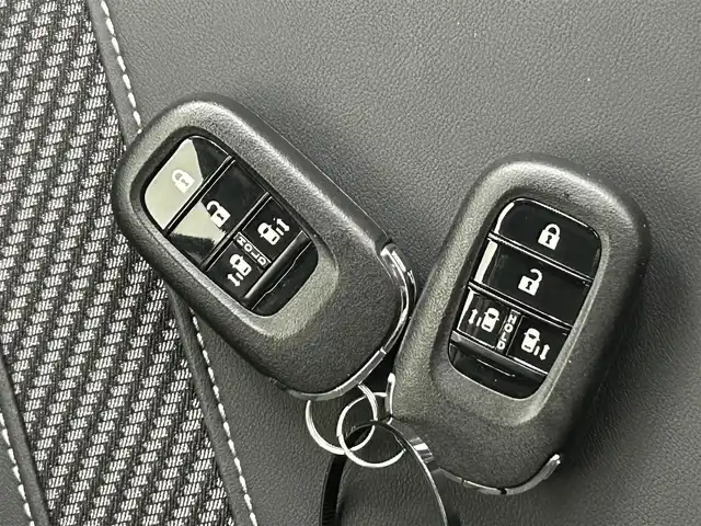 ホンダ Ｎ ＢＯＸ カスタム ターボ コーディネートS 熊本県 2024(令6)年 0.6万km パールⅡ 禁煙車　/純正9インチナビ（ＣＤ・ＤＶＤ・フルセグ・ＢＴ・ＳＤ・ＡｐｐｌＣａｒＰｌａｙ・ＡｎｄｒｏｉｄＡｕｔｏ・USB）/バックカメラ　/社外前方ドライブレコーダー　/ビルトインＥＴＣ　/両側パワースライドドア　/前席シートヒーター/衝突軽減ブレーキ/レーンキープアシスト/踏み間違い衝突軽減システム/車線逸脱警報/横滑り防止/アイドリングストップ/前後クリアランスソナー/ハーフレザーシート/ブレーキホールド/純正フロアマット/純正１５インチAW/オートライト/LEDヘッドライト/スマートキー/プッシュスタート/スペアキー1本