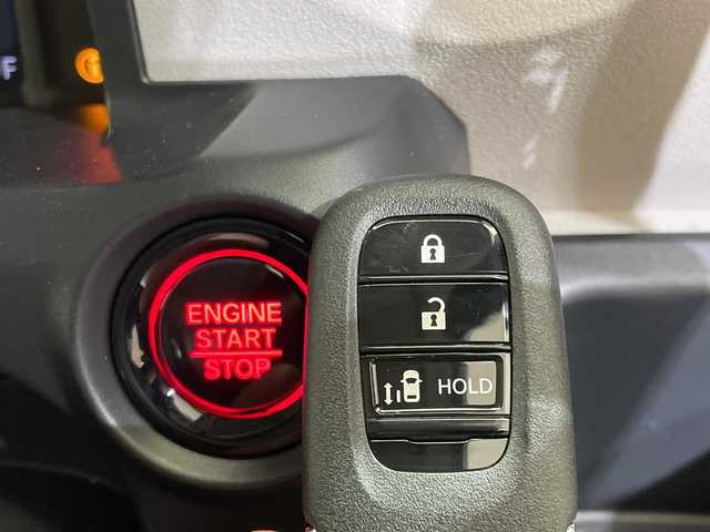 ホンダ Ｎ ＢＯＸ 愛媛県 2024(令6)年 0.1千km クリスタルブラックパール ナビ装着用スペシャルパッケージ/ホンダセンシング／アダプティブクルーズコントロール／片側電動スライドドア／ステアリングスイッチ／ＬＥＤヘッドライト／オートライト／スマートキー／プッシュスタート／禁煙車