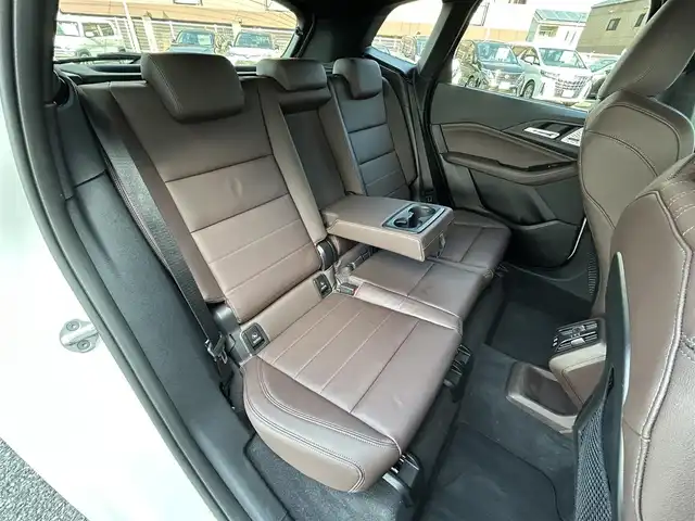 ＢＭＷ ＢＭＷ ２１８ｉ アクティブツアラー Mスポーツ 福岡県 2023(令5)年 0.8万km アルピンホワイトⅢ ハイラインパケージ/・harman/kardonプレミアムサウンド/・アクティブシート/・サンプロテクッション/・ ヴァーネスカ・レザー（茶色）/純正カーブドディスプレイ（パネル10.25インチ/ディスプレイ10.7インチ）/　（AM/FM/ハイウェイラジオ/Apple CarPlay）/バックカメラ/インテリジェントセーフティー/・正面衝突警告/・降車警告/・車線逸脱警報/・車線変更警報/・側方衝突警報/・運転注意力モニター/・逆走警告/・優先通行警告/・後車追突警告/・エマージェンシーストップアシスト/ブラインドスポットモニター/コーナーセンサー/クリアランスソナー/パーキングアシスト/オートライト/オートマチックハイビーム/パワーバックドア/純正17インチAW/シートメモリ（D席）/パワーシート（D/N）/シートヒーター（D/N）/シートマッサージ（D席）/置くだけ充電/前後ドライブレコーダー【SN-TW86】/パドルシフト/ETC/ISOFIX/電格ウインカーミラー/USB-C端子×4/スペアキー×1/取扱説明書/保証書