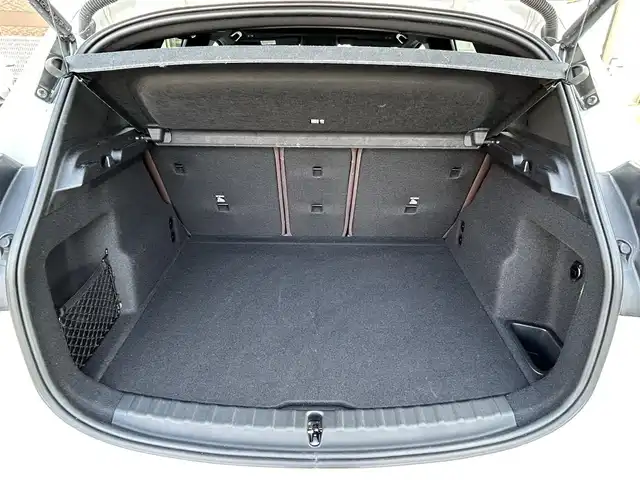 ＢＭＷ ＢＭＷ ２１８ｉ アクティブツアラー Mスポーツ 福岡県 2023(令5)年 0.8万km アルピンホワイトⅢ ハイラインパケージ/・harman/kardonプレミアムサウンド/・アクティブシート/・サンプロテクッション/・ ヴァーネスカ・レザー（茶色）/純正カーブドディスプレイ（パネル10.25インチ/ディスプレイ10.7インチ）/　（AM/FM/ハイウェイラジオ/Apple CarPlay）/バックカメラ/インテリジェントセーフティー/・正面衝突警告/・降車警告/・車線逸脱警報/・車線変更警報/・側方衝突警報/・運転注意力モニター/・逆走警告/・優先通行警告/・後車追突警告/・エマージェンシーストップアシスト/ブラインドスポットモニター/コーナーセンサー/クリアランスソナー/パーキングアシスト/オートライト/オートマチックハイビーム/パワーバックドア/純正17インチAW/シートメモリ（D席）/パワーシート（D/N）/シートヒーター（D/N）/シートマッサージ（D席）/置くだけ充電/前後ドライブレコーダー【SN-TW86】/パドルシフト/ETC/ISOFIX/電格ウインカーミラー/USB-C端子×4/スペアキー×1/取扱説明書/保証書