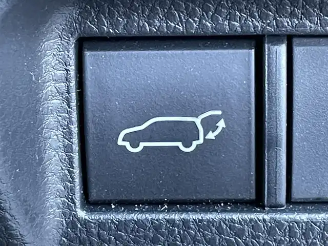 トヨタ ハリアー G 東京都 2023(令5)年 3.6万km プラチナホワイトパールマイカ 純正８型ディスプレィオーディオナビ　/ＢｌｕｅｔｏｏｔｈＡｕｄｉｏ/USB/ＡｐｐｌｅＣａｒＰｌａｙ・ＡｎｄｒｏｉｄＡｕｔｏ　/パワーバックドア　/ＬＥＤライト　/パワーバックドア /セーフティセンス　/（衝突回避支援パッケージ）/・プリクラッシュセーフティ/・レーダークルーズコントロール/・ロードサインアシスト/・横断歩行者検知機能/・カーブ速度抑制機能/・レーントレーンシングアシスト/・アダプティブハイビームアシスト/パーキングサポートブレーキ/プッシュエンジンスタート/保証書＆取説/Wエアバック＆ABS