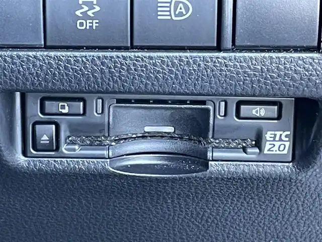 トヨタ ハリアー G 東京都 2023(令5)年 3.6万km プラチナホワイトパールマイカ 純正８型ディスプレィオーディオナビ　/ＢｌｕｅｔｏｏｔｈＡｕｄｉｏ/USB/ＡｐｐｌｅＣａｒＰｌａｙ・ＡｎｄｒｏｉｄＡｕｔｏ　/パワーバックドア　/ＬＥＤライト　/パワーバックドア /セーフティセンス　/（衝突回避支援パッケージ）/・プリクラッシュセーフティ/・レーダークルーズコントロール/・ロードサインアシスト/・横断歩行者検知機能/・カーブ速度抑制機能/・レーントレーンシングアシスト/・アダプティブハイビームアシスト/パーキングサポートブレーキ/プッシュエンジンスタート/保証書＆取説/Wエアバック＆ABS