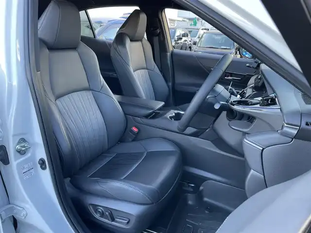 トヨタ ハリアー G 東京都 2023(令5)年 3.6万km プラチナホワイトパールマイカ 純正８型ディスプレィオーディオナビ　/ＢｌｕｅｔｏｏｔｈＡｕｄｉｏ/USB/ＡｐｐｌｅＣａｒＰｌａｙ・ＡｎｄｒｏｉｄＡｕｔｏ　/パワーバックドア　/ＬＥＤライト　/パワーバックドア /セーフティセンス　/（衝突回避支援パッケージ）/・プリクラッシュセーフティ/・レーダークルーズコントロール/・ロードサインアシスト/・横断歩行者検知機能/・カーブ速度抑制機能/・レーントレーンシングアシスト/・アダプティブハイビームアシスト/パーキングサポートブレーキ/プッシュエンジンスタート/保証書＆取説/Wエアバック＆ABS