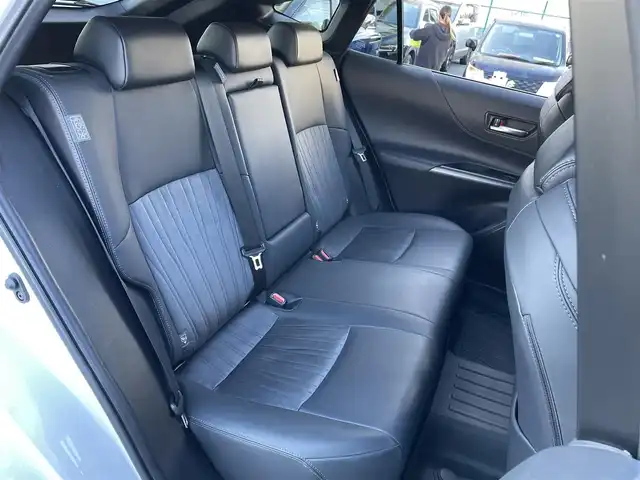 トヨタ ハリアー G 東京都 2023(令5)年 3.6万km プラチナホワイトパールマイカ 純正８型ディスプレィオーディオナビ　/ＢｌｕｅｔｏｏｔｈＡｕｄｉｏ/USB/ＡｐｐｌｅＣａｒＰｌａｙ・ＡｎｄｒｏｉｄＡｕｔｏ　/パワーバックドア　/ＬＥＤライト　/パワーバックドア /セーフティセンス　/（衝突回避支援パッケージ）/・プリクラッシュセーフティ/・レーダークルーズコントロール/・ロードサインアシスト/・横断歩行者検知機能/・カーブ速度抑制機能/・レーントレーンシングアシスト/・アダプティブハイビームアシスト/パーキングサポートブレーキ/プッシュエンジンスタート/保証書＆取説/Wエアバック＆ABS