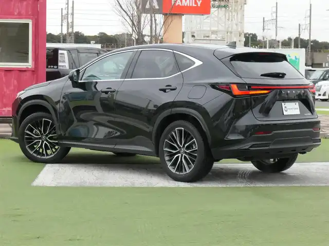 レクサス ＮＸ 250 バージョンL 千葉県 2022(令4)年 5.1万km グラファイトブラックガラスフレーク Lexus Safety System+/・プリクラッシュセーフティ/・プロアクティブ・ドライビング・アシスト/・レーンディパーチャーアラート/・オートハイビーム/・レーダークルーズコントロール/・RCTA（リヤクロストラフィックアラート）/・ブラインドスポットモニター/パワーバックドア/14インチ純正コネクティッドナビ/地デジTV/【Bluetooth接続】/バックカメラ/レザーシート/前席パワーシート/エアシート/各席シートヒーター/ETC（2.0）/LEDヘッドライト/フォグライト/ウインカーミラー/革巻きステアリング/パドルシフト/ステアリングスイッチ/クリアランスソナー/純正20インチアルミホイル/サイド/カーテン/ニーエアバッグ/スマートキー