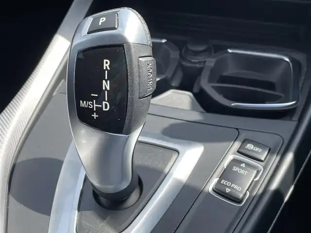 ＢＭＷ １１８ｉ 東京都 2017(平29)年 3.4万km 白 インテリジェントセーフティ　/純正ＨＤＤナビ　/ｂｌｕｅｔｏｏｔｈ　/バックカメラ　/パークディスタンスコントロール　/ＬＥＤヘッドライト　/ドライブレコーダー　/ミラー内蔵ＥＴＣ　/アイドリングストップ