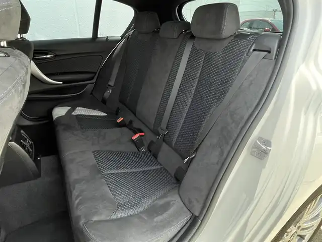 ＢＭＷ １１８ｉ 東京都 2017(平29)年 3.4万km 白 インテリジェントセーフティ　/純正ＨＤＤナビ　/ｂｌｕｅｔｏｏｔｈ　/バックカメラ　/パークディスタンスコントロール　/ＬＥＤヘッドライト　/ドライブレコーダー　/ミラー内蔵ＥＴＣ　/アイドリングストップ