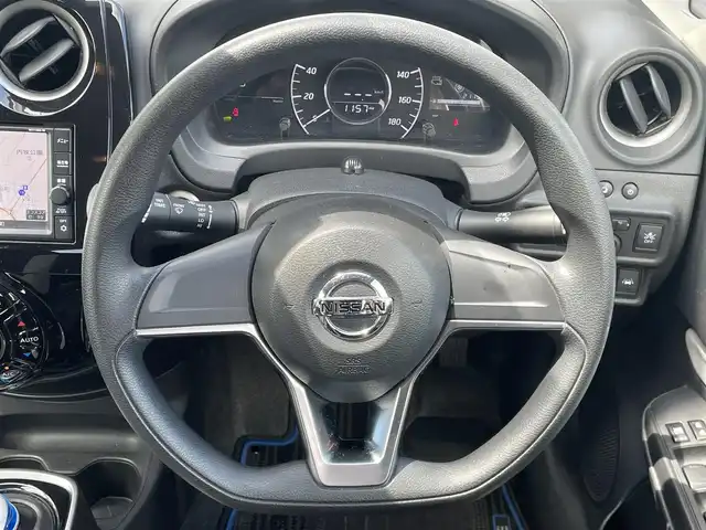 日産 ノート e－パワー X 埼玉県 2019(平31)年 2.2万km ダークメタルグレー ・ワンオーナー/・純正ナビ：フルセグTV/・BT　DVD　CD/・バックカメラ/・プッシュスタート/・スマートキー×２/・プッシュスタート/・プリクラッシュ/・レーンアシスト/・ウインカーミラー/・コーナーセンサー/・保証書/・取説/・スペアキー