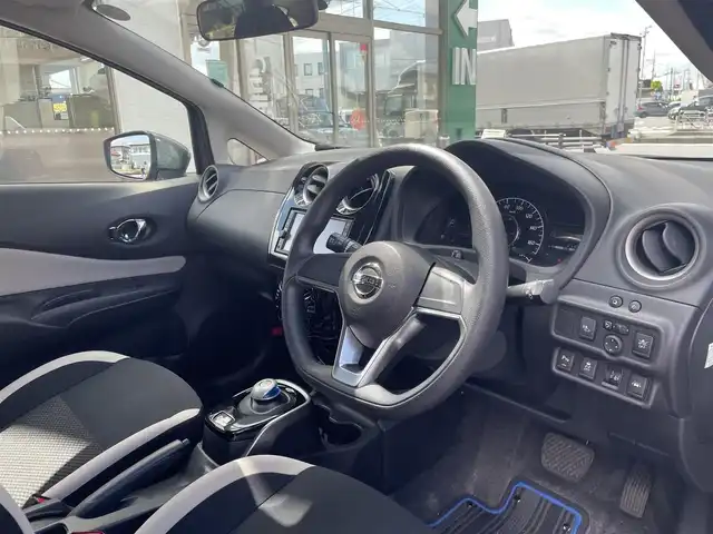 日産 ノート e－パワー X 埼玉県 2019(平31)年 2.2万km ダークメタルグレー ・ワンオーナー/・純正ナビ：フルセグTV/・BT　DVD　CD/・バックカメラ/・プッシュスタート/・スマートキー×２/・プッシュスタート/・プリクラッシュ/・レーンアシスト/・ウインカーミラー/・コーナーセンサー/・保証書/・取説/・スペアキー