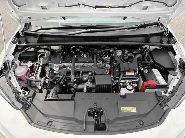 トヨタ プリウス X 滋賀県 2025(令7)年 0.1万km未満 スーパーホワイトⅡ レーダークルーズコントロール/車線逸脱警報/衝突軽減システム/電動パーキングブレーキ/オートブレーキホールド/ステアリングスイッチ/シートリフター/LEDヘッドライト/オートマチックハイビーム/ブラインドスポットモニター/電動格納ミラー/ウインカーミラー/プッシュスタート/スマートキー