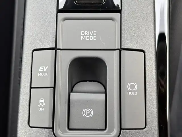 トヨタ プリウス X 滋賀県 2025(令7)年 0.1万km未満 スーパーホワイトⅡ レーダークルーズコントロール/車線逸脱警報/衝突軽減システム/電動パーキングブレーキ/オートブレーキホールド/ステアリングスイッチ/シートリフター/LEDヘッドライト/オートマチックハイビーム/ブラインドスポットモニター/電動格納ミラー/ウインカーミラー/プッシュスタート/スマートキー