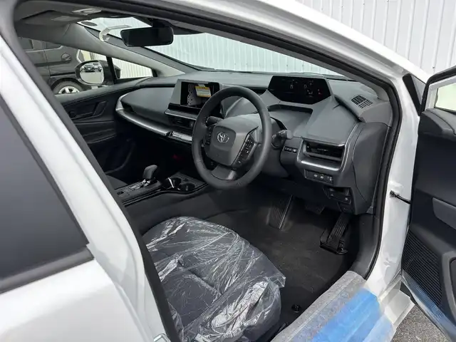 トヨタ プリウス X 滋賀県 2025(令7)年 0.1万km未満 スーパーホワイトⅡ レーダークルーズコントロール/車線逸脱警報/衝突軽減システム/電動パーキングブレーキ/オートブレーキホールド/ステアリングスイッチ/シートリフター/LEDヘッドライト/オートマチックハイビーム/ブラインドスポットモニター/電動格納ミラー/ウインカーミラー/プッシュスタート/スマートキー