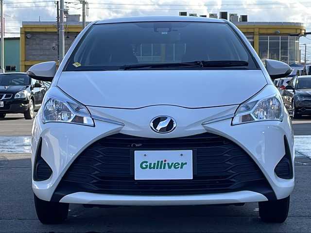 トヨタ ヴィッツ F 道北・旭川 2018(平30)年 9.2万km スーパーホワイトⅡ ・４WD/・社外ナビ（CD、DVD、BT、SD、ラジオ）/・バックカメラ/・純正フロアマット/・トヨタセーフティーセンス/PCS/LDA/オートマチックハイビーム/先行車発進告知機能/・キーレスキー/・ETC/・ドアバイザー/・ミラーウィンカー/・取扱説明書