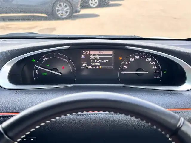 トヨタ シエンタ ハイブリッド ファンベースG 宮城県 2019(平31)年 6.6万km ホワイトパールクリスタルシャイン LEDランプパッケージ/・オートレベリング機能付LEDヘッドランプ/・オートライト/・LEDフロントフォグランプ/・レッド加飾付クリアレンズLEDリアコンビネーションランプ/インテリジェントクリアランスソナー/シートヒーター（運転席/助手席）/ステアリングヒーター/パノラミックビュー対応ナビレディパッケージ/・パノラミックビューモニター/・ステアリングスイッチ/・ドアミラーヒーター/・6スピーカー/＝＝＝/セーフティセンス/・プリクラッシュセーフティ/・レーンディパーチャーアラート/・オートマチックハイビーム/・先行車発進告知機能/純正9インチナビ（NSZT-Y68T）/・CD/DVD/・Bluetooth/・フルセグＴＶ/ドライブレコーダー/両側電動スライドドア/革巻きステアリング/スマートキー＆プッシュスタート/電動格納ミラー/社外15インチＡＷ（185/60/R15）スタッドレス/純正ホイールキャップ付きサマータイヤ車載（185/60R15）/純正フロアマット/ドアバイザー/Wエアバッグ