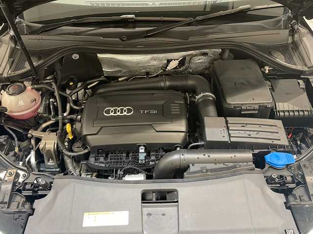 アウディ Ｑ３ Sラインコンペティション 新潟県 2018(平30)年 3.4万km デイトナグレーパールエフェクト  S line competition１２５台限定/特別装備/専用コントラストペイント ハイグロスブラック/エクステリアミラーハウジングハイグロスブラック/ステアリングホイール3スポークレザー/デコラティブパネル ピアノブラック/ステンレススチールフットペダル/ルーフスポイラー/アルミホイール10スポーク Yデザイン/ルーフレール/オプション/コンビニエンスパッケージ/・アドバンストキーシステム/・アウディパーキングシステム リヤビューカメラ/コンフォートパッケージ/・パワーシート/・シートヒーター （フロント）/・デラックスオートマチックエアコンディショナー/標準装備/Sラインパッケージ/・バンパー S line  /・S lineエクステリアロゴ/・S line ・スポーツサスペンション /・スプリントクロス/レザー S lineロゴ/・S line エンブレム/・LEDヘッドライト/・ヘッドライトウォッシャー/・LEDリヤダイナミックターンインディケーター/オートマチックテールゲート/MMI ナビゲーション /・SSDナビゲーション  /・CD/DVDプレイヤー/・FM/AM/・Bluetooth/・ETC