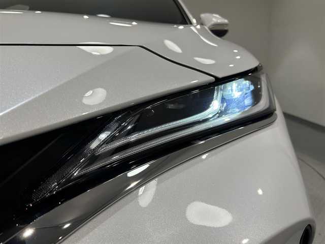 トヨタ ハリアー Z レザーパッケージ 愛知県 2022(令4)年 1.8万km プラチナホワイトパールマイカ 純正１２．３インチディスプレイオーディオ/ＪＢＬプレミアムサウンド/パノラミックビューモニター/ヘッドアップディスプレイ/パワーバックドア/レーダークルーズコントロール/プリクラッシュセーフティ/レーントレーシングアシスト/ブラインドスポットモニター/クリアランスソナー/先行車発進告知/ワイヤレス充電/デジタルインナーミラー【ドラレコ機能付】/ビルトインETC2.0/USB＆HDMI入力端子/アクセサリーソケット/シートクーラー/シートヒーター/パワーシート【シートメモリー機能付】/社外フロアマット/純正19インチアルミホイール