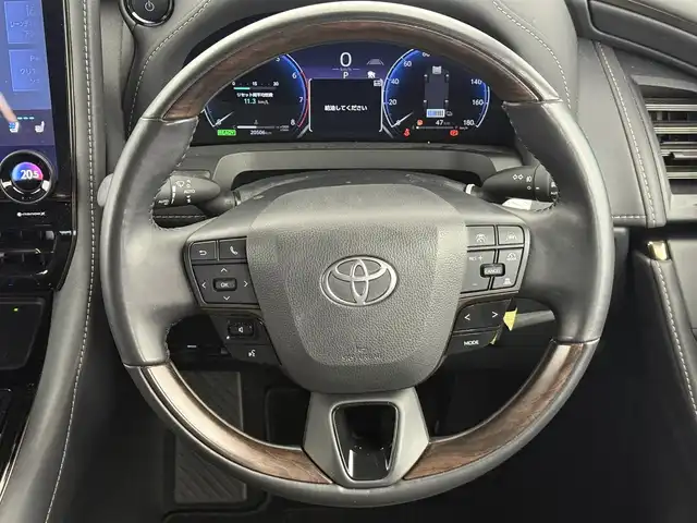 トヨタ アルファードハイブリット Z 愛知県 2024(令6)年 2.1万km プラチナホワイトパールマイカ 13.2型有機EL後席ディスプレイ　/純正14型メモリナビ/（FM/AM/BT/フルセグTV）　/全方位バックカメラ　/合皮シート　/前席＋二席目シートベンチレーション/前席＋二席目シートヒーター　/前席＋二席目パワーシート/ステアリングヒーター　/置くだけ充電　/デジタルインナーミラー　/ETC2.0/電動リアゲート/トヨタセーフティセンス/・プリクラッシュセーフティ/・レーンキープアシスト/・ブラインドスポットモニター/・ヘッドアップディスプレイ/・クリアランスソナー/・パーキングサポートブレーキ/・ロードサインアシスト/・レーダークルーズコントロール/・アダクティブハイビームシステム/・両側パワースライドドア/・純正19インチAW/・純正LEDヘッドライト/・純正フロアマット