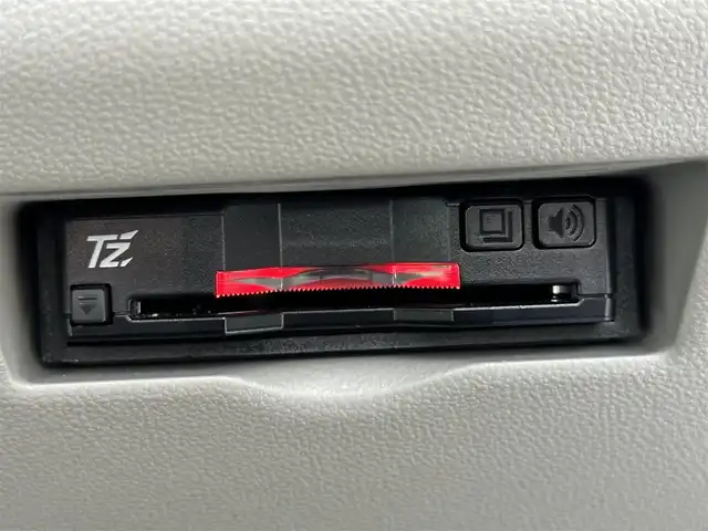 トヨタ パッソ X 滋賀県 2021(令3)年 1.9万km ブライトシルバーM 社外7型ナビ/【CD/DVD/SD/Bluetooth/USB/フルセグ】/バックカメラ/オートマチックハイビーム/衝突軽減ブレーキ/コーナーセンサー/ビルトインETC/電動格納ミラー/プッシュスタート/スマートキー/ステアリングリモコン