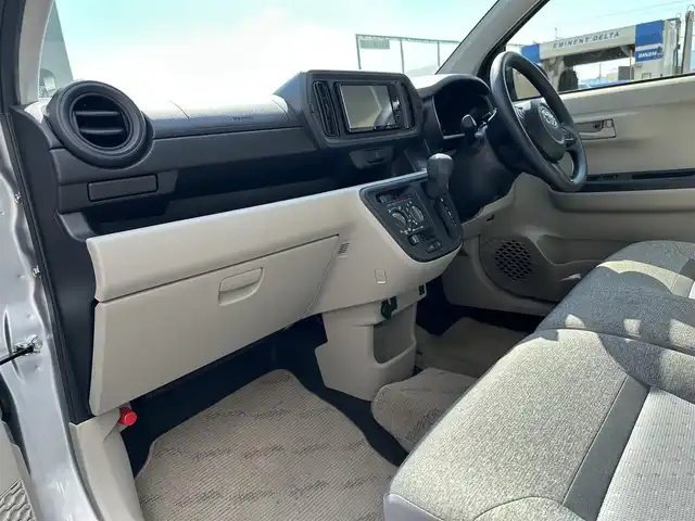 トヨタ パッソ X 滋賀県 2021(令3)年 1.9万km ブライトシルバーM 社外7型ナビ/【CD/DVD/SD/Bluetooth/USB/フルセグ】/バックカメラ/オートマチックハイビーム/衝突軽減ブレーキ/コーナーセンサー/ビルトインETC/電動格納ミラー/プッシュスタート/スマートキー/ステアリングリモコン