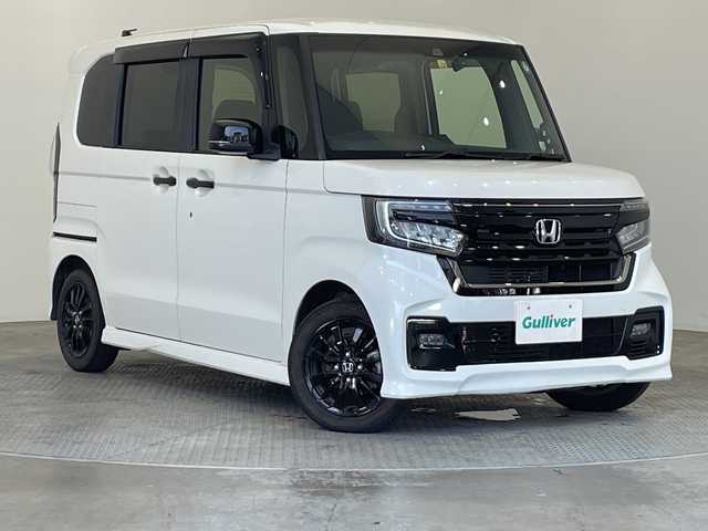ホンダ Ｎ ＢＯＸ カスタム L スタイル+ブラック 栃木県 2022(令4)年 3.6万km プラチナホワイトパール 純正ナビ/(ワンセグ・Bluetooth・CD・DVD)/ホンダセンシング/ ・衝突軽減システム/ ・レーンキープアシスト/ ・後方コーナーセンサー/ ・オートクルーズコントロール/バックカメラ/前方ドライブレコーダー/両側パワースライドドア/LEDヘッドライト/オートライト/オートブレーキホールド/前席シートヒーター/純正フロアマット/純正アルミホイール/ETC/純正サイド・リアエアロ/スマートキー/禁煙車/保証書