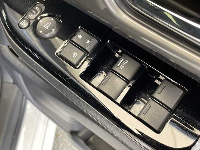 ホンダ Ｎ ＢＯＸ カスタム L スタイル+ブラック 栃木県 2022(令4)年 3.6万km プラチナホワイトパール 純正ナビ/(ワンセグ・Bluetooth・CD・DVD)/ホンダセンシング/ ・衝突軽減システム/ ・レーンキープアシスト/ ・後方コーナーセンサー/ ・オートクルーズコントロール/バックカメラ/前方ドライブレコーダー/両側パワースライドドア/LEDヘッドライト/オートライト/オートブレーキホールド/前席シートヒーター/純正フロアマット/純正アルミホイール/ETC/純正サイド・リアエアロ/スマートキー/禁煙車/保証書
