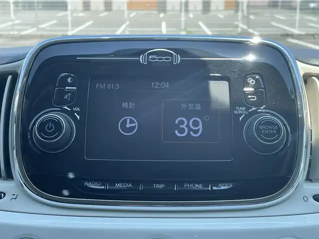 フィアット ５００ 1．2 ポップ 宮崎県 2017(平29)年 2.7万km ボサノバホワイト 純正ディスプレイオーディオ/・Bluetooth /・AM/・FM/・AUX/ETC/革巻きステアリング/ステアリングリモコン/ハロゲンヘッドライト/フロントフォグランプ/純正フロアマット/MTモード付AT