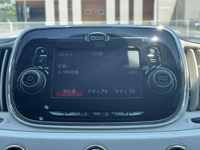 フィアット ５００ 1．2 ポップ 宮崎県 2017(平29)年 2.7万km ボサノバホワイト 純正ディスプレイオーディオ/・Bluetooth /・AM/・FM/・AUX/ETC/革巻きステアリング/ステアリングリモコン/ハロゲンヘッドライト/フロントフォグランプ/純正フロアマット/MTモード付AT