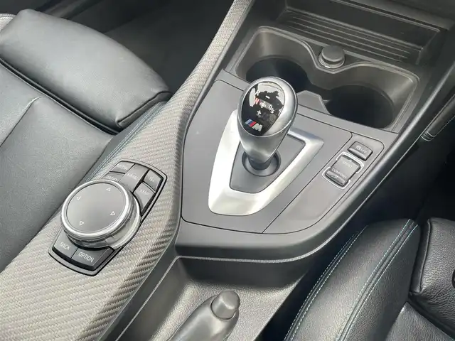 ＢＭＷ Ｍ２ 東京都 2016(平28)年 5.7万km ロングビーチブルーメタリック ハーマンカードンサウンド/サンルーフ/クルーズコントロール/レーザーシート/シートヒーター/純正ナビ/前後ドライブレコーダー/パドルシフト/カーボンミラーカバー/インテリジェントセーフティ