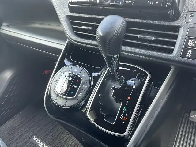 トヨタ ヴォクシー ZS 煌 兵庫県 2018(平30)年 6.3万km ホワイトパールクリスタルシャイン ・ワンオーナー/・アルパイン9インチナビ（X9Z）//地デジ/DVD/BT/USB/HDMI/・バックカメラ/・ステアリングリモコン/・両側パワースライドドア/・ビルトインETC/・アイドリングストップ/・オートLEDヘッドランプ/・LEDフォグランプ/・純正16インチAW/・プリクラッシュセーフティ/・レーンディーパーチャーアラート/・オートマチックハイビーム/・R1-6年ディーラー点検記録簿/・取説/保証書/ナビ説/スペアキー後送
