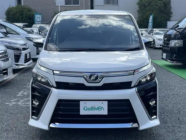 トヨタ ヴォクシー ZS 煌 兵庫県 2018(平30)年 6.3万km ホワイトパールクリスタルシャイン ・ワンオーナー/・アルパイン9インチナビ（X9Z）//地デジ/DVD/BT/USB/HDMI/・バックカメラ/・ステアリングリモコン/・両側パワースライドドア/・ビルトインETC/・アイドリングストップ/・オートLEDヘッドランプ/・LEDフォグランプ/・純正16インチAW/・プリクラッシュセーフティ/・レーンディーパーチャーアラート/・オートマチックハイビーム/・R1-6年ディーラー点検記録簿/・取説/保証書/ナビ説/スペアキー後送