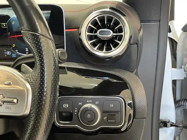 メルセデス・ベンツ ＣＬＡ２００ｄ AMGライン 福岡県 2020(令2)年 4.9万km デジタルホワイト レーダーセーフティーＰＫＧ　/アンビエントライト　/ＡＣＣ／ＢＳＭ　/純正ナビ／ＴＶ　/Ｂｌｕｅｔｏｏｔｈ　/Ｂカメラ　/メモリ付パワーシート　/ドラレコ　/ＥＴＣ２．０　/純正１８インチＡＷ