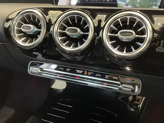 メルセデス・ベンツ ＣＬＡ２００ｄ AMGライン 福岡県 2020(令2)年 4.9万km デジタルホワイト レーダーセーフティーＰＫＧ　/アンビエントライト　/ＡＣＣ／ＢＳＭ　/純正ナビ／ＴＶ　/Ｂｌｕｅｔｏｏｔｈ　/Ｂカメラ　/メモリ付パワーシート　/ドラレコ　/ＥＴＣ２．０　/純正１８インチＡＷ