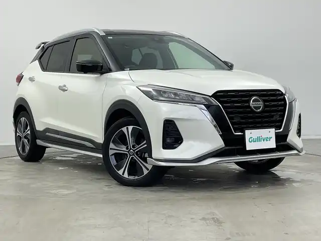 日産 キックス X 新潟県 2021(令3)年 6万km ブリリアントホワイトパール/ピュアブラック 2トーン 純正メモリナビ/　フルセグTV/Bluetooth/CD/DVD/USB/プロパイロット/レーダークルーズコントロール/衝突被害軽減ブレーキ/レーンキープアシスト/ハーフレザーシート/前後コーナーセンサー/アラウンドビューモニター/インテリジェントルームミラー/前後ドライブレコーダー/ビルトインETC/LEDヘッドライト/オートライト/ステアリングスイッチ