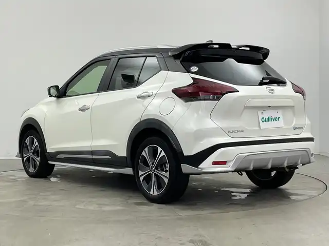 日産 キックス X 新潟県 2021(令3)年 6万km ブリリアントホワイトパール/ピュアブラック 2トーン 純正メモリナビ/　フルセグTV/Bluetooth/CD/DVD/USB/プロパイロット/レーダークルーズコントロール/衝突被害軽減ブレーキ/レーンキープアシスト/ハーフレザーシート/前後コーナーセンサー/アラウンドビューモニター/インテリジェントルームミラー/前後ドライブレコーダー/ビルトインETC/LEDヘッドライト/オートライト/ステアリングスイッチ