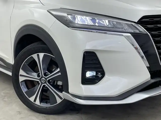 日産 キックス X 新潟県 2021(令3)年 6万km ブリリアントホワイトパール/ピュアブラック 2トーン 純正メモリナビ/　フルセグTV/Bluetooth/CD/DVD/USB/プロパイロット/レーダークルーズコントロール/衝突被害軽減ブレーキ/レーンキープアシスト/ハーフレザーシート/前後コーナーセンサー/アラウンドビューモニター/インテリジェントルームミラー/前後ドライブレコーダー/ビルトインETC/LEDヘッドライト/オートライト/ステアリングスイッチ