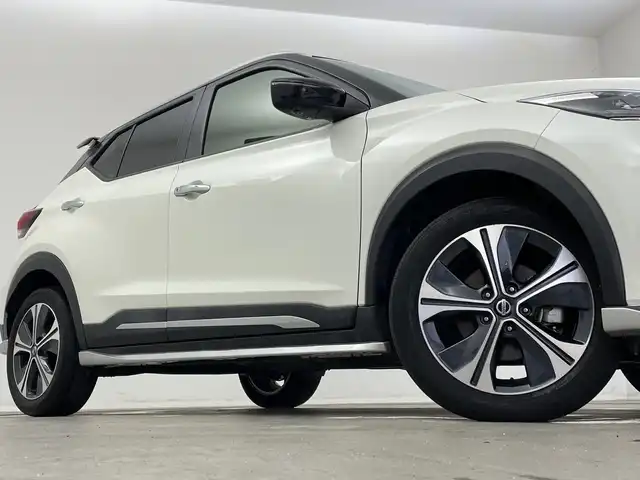 日産 キックス X 新潟県 2021(令3)年 6万km ブリリアントホワイトパール/ピュアブラック 2トーン 純正メモリナビ/　フルセグTV/Bluetooth/CD/DVD/USB/プロパイロット/レーダークルーズコントロール/衝突被害軽減ブレーキ/レーンキープアシスト/ハーフレザーシート/前後コーナーセンサー/アラウンドビューモニター/インテリジェントルームミラー/前後ドライブレコーダー/ビルトインETC/LEDヘッドライト/オートライト/ステアリングスイッチ