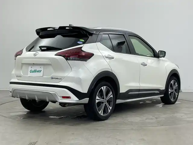 日産 キックス X 新潟県 2021(令3)年 6万km ブリリアントホワイトパール/ピュアブラック 2トーン 純正メモリナビ/　フルセグTV/Bluetooth/CD/DVD/USB/プロパイロット/レーダークルーズコントロール/衝突被害軽減ブレーキ/レーンキープアシスト/ハーフレザーシート/前後コーナーセンサー/アラウンドビューモニター/インテリジェントルームミラー/前後ドライブレコーダー/ビルトインETC/LEDヘッドライト/オートライト/ステアリングスイッチ