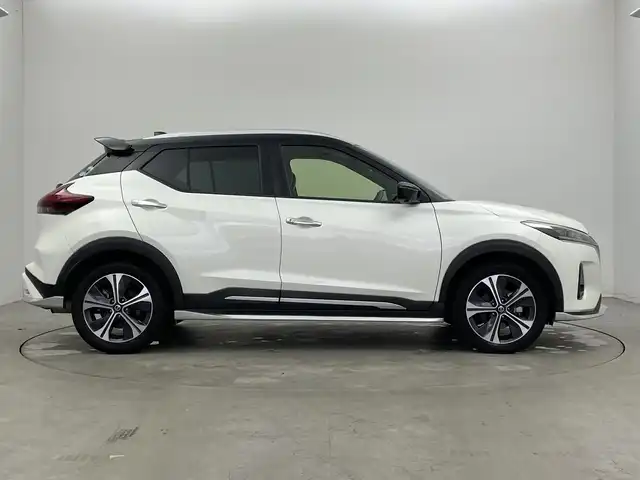 日産 キックス X 新潟県 2021(令3)年 6万km ブリリアントホワイトパール/ピュアブラック 2トーン 純正メモリナビ/　フルセグTV/Bluetooth/CD/DVD/USB/プロパイロット/レーダークルーズコントロール/衝突被害軽減ブレーキ/レーンキープアシスト/ハーフレザーシート/前後コーナーセンサー/アラウンドビューモニター/インテリジェントルームミラー/前後ドライブレコーダー/ビルトインETC/LEDヘッドライト/オートライト/ステアリングスイッチ