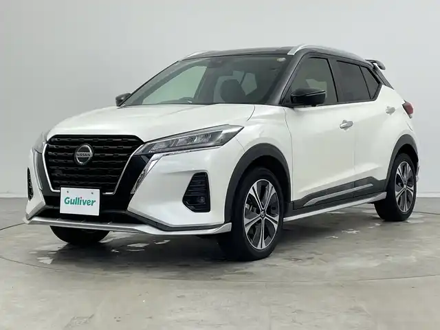日産 キックス X 新潟県 2021(令3)年 6万km ブリリアントホワイトパール/ピュアブラック 2トーン 純正メモリナビ/　フルセグTV/Bluetooth/CD/DVD/USB/プロパイロット/レーダークルーズコントロール/衝突被害軽減ブレーキ/レーンキープアシスト/ハーフレザーシート/前後コーナーセンサー/アラウンドビューモニター/インテリジェントルームミラー/前後ドライブレコーダー/ビルトインETC/LEDヘッドライト/オートライト/ステアリングスイッチ