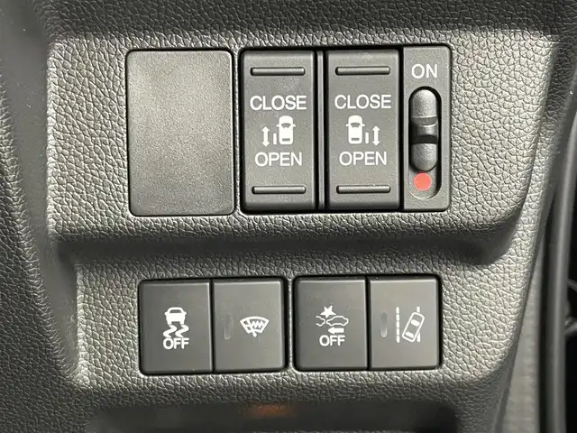 ホンダ フリード G ホンダセンシング 埼玉県 2022(令4)年 1.4万km クリスタルブラックパール 純正９インチナビ　バックカメラ　ビルトインＥＴＣ２．０　ホンダセンシング　アダクティブクルーズコントロール　シートヒーター　ＨＤＭＩ　スマートキー　オートライト　ＬＥＤヘッドライト　地デジフルセグ
