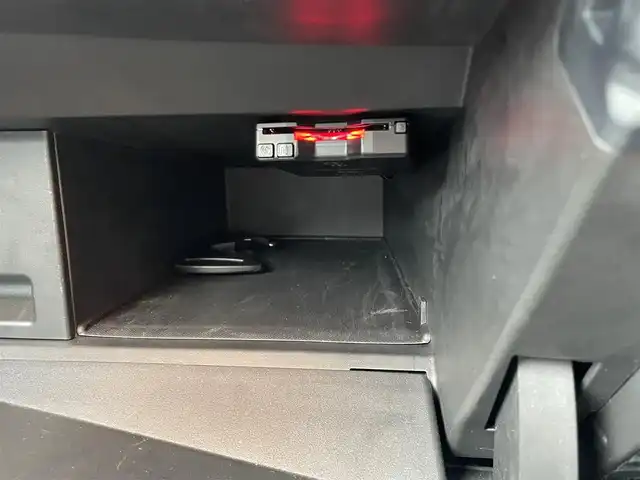 ルノー ルノー アルカナ RSライン E-テックハイブリッド 東京都 2022(令4)年 2.1万km パール 純正ディスプレイオーディオ/Bluetooth接続/360°カメラ/Apple Carplay/Android AUto/ワンオーナー/シートヒーター/ハーフレザーシート/アダプティブクルーズコントロール/衝突被害軽減ブレーキ/レーンキープアシスト/ブラインドスポットモニター/ETC/D席/N席電動パワーシート/スマートキー/プッシュスタート/サイドエアバック/カーテンエアバック