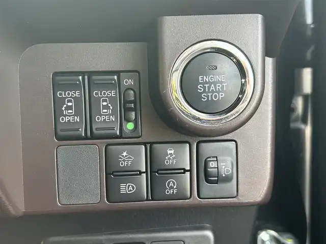 トヨタ ルーミー G－T 愛媛県 2020(令2)年 2.6万km ブラックマイカメタリック 純正9型ナビ/純正12.1型フリップダウンモニター/両側パワースライドドア/純正ドライブレコーダー/バックカメラ/クルーズコントロール/アイドリングストップ/衝突被害軽減装置/車線逸脱防止装置/クリアランスソナー/ステアリングリモコン/後席サンシェイド/電動格納ミラー/ヘッドライトレベライザー/シガーソケット/純正ホイールキャップ/現状サマー(鉄)(165/65/R14)/DUNLOP ENASAVE EC300+/禁煙車